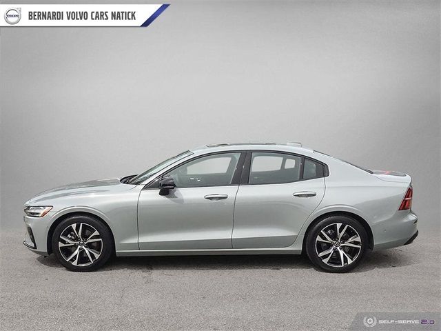 2024 Volvo S60 Plus Dark Theme