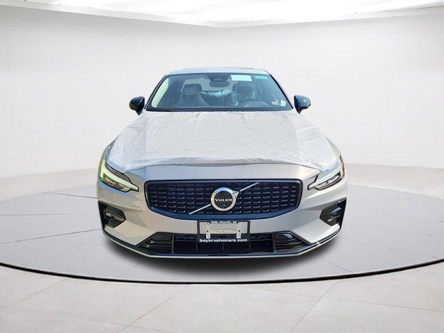 2024 Volvo S60 Plus Dark Theme