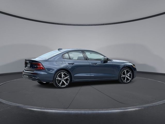 2024 Volvo S60 Plus Dark Theme