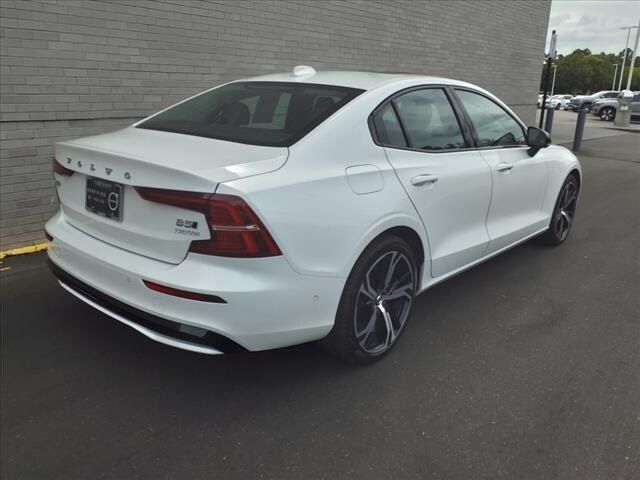 2024 Volvo S60 Plus Dark Theme