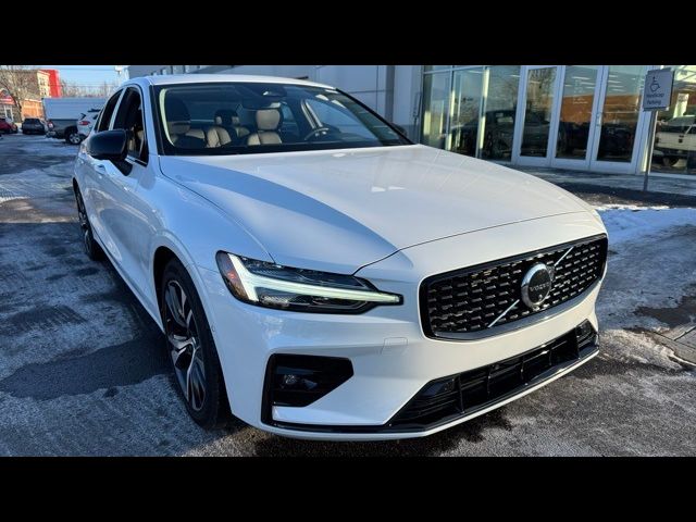 2024 Volvo S60 Plus Dark Theme