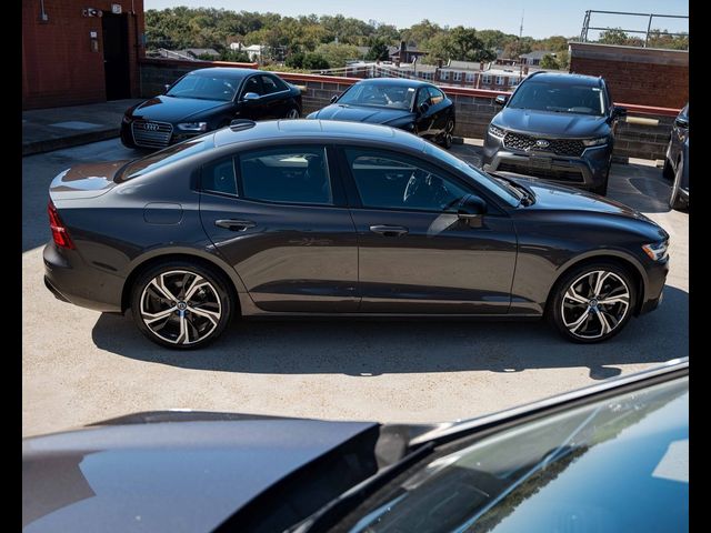 2024 Volvo S60 Plus Dark Theme