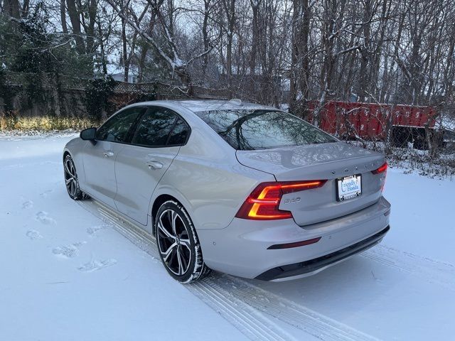 2024 Volvo S60 Plus Dark Theme