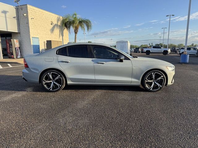 2024 Volvo S60 Plus Dark Theme