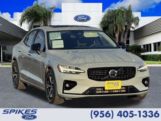 2024 Volvo S60 Plus Dark Theme