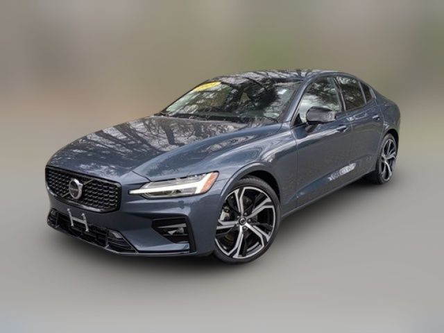 2024 Volvo S60 Plus Dark Theme