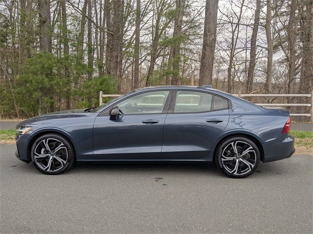 2024 Volvo S60 Plus Dark Theme