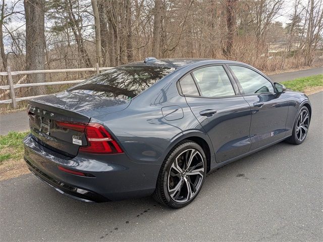 2024 Volvo S60 Plus Dark Theme