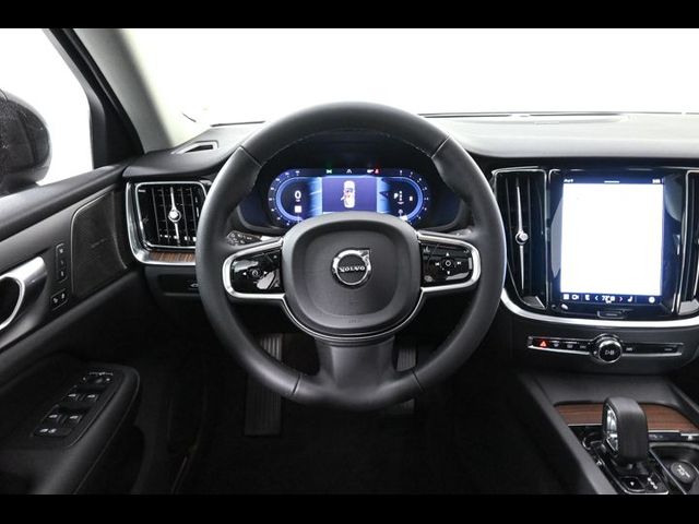 2024 Volvo S60 Plus Dark Theme