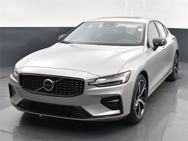 2024 Volvo S60 Plus Dark Theme