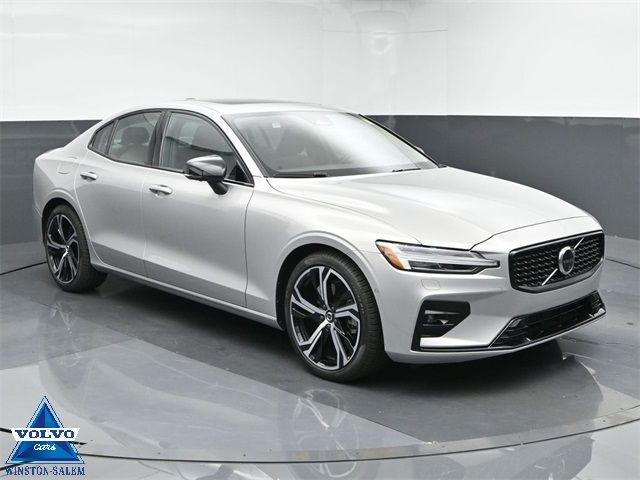 2024 Volvo S60 Plus Dark Theme