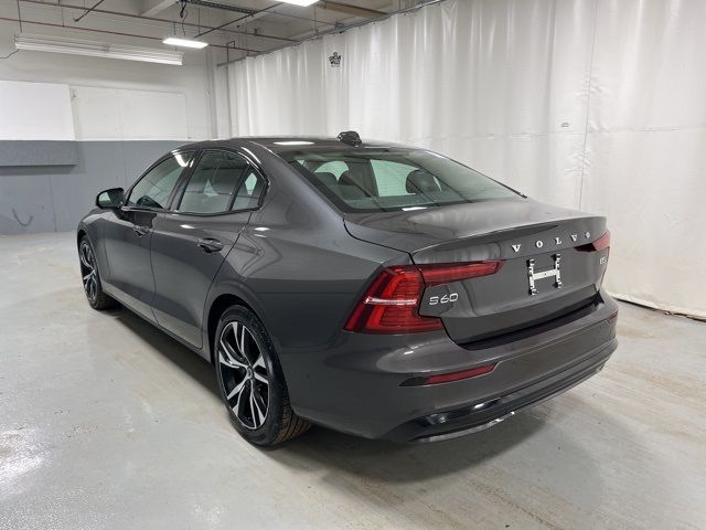 2024 Volvo S60 Plus Dark Theme