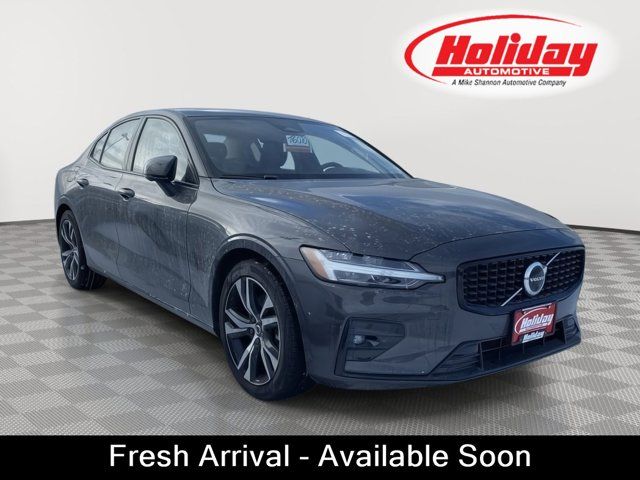 2024 Volvo S60 Plus Dark Theme