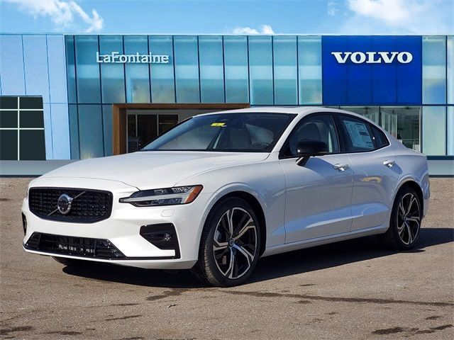 2024 Volvo S60 Plus Dark Theme