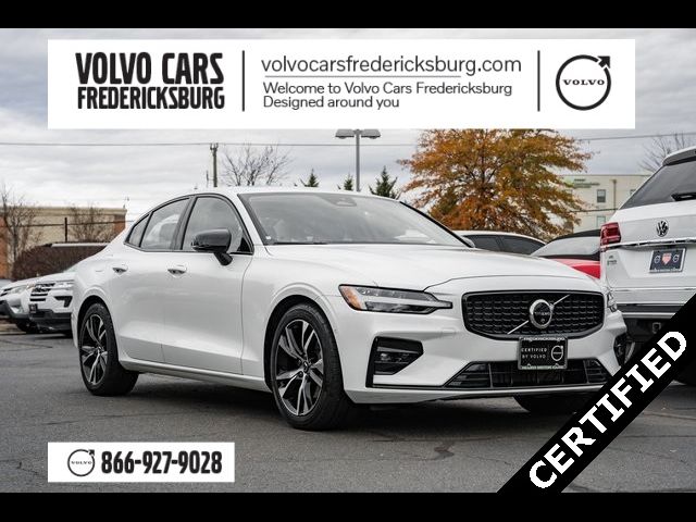 2024 Volvo S60 Plus Dark Theme