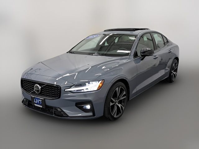 2024 Volvo S60 Plus Dark Theme