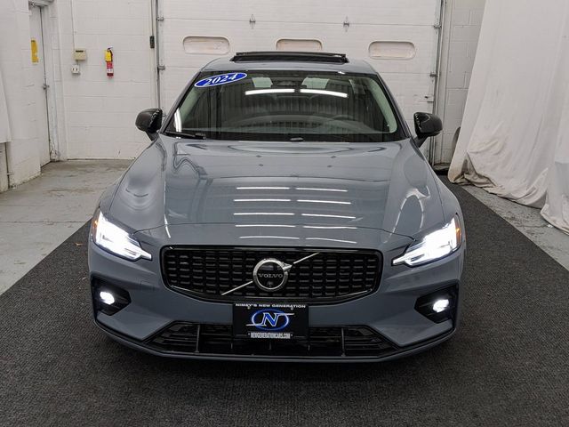 2024 Volvo S60 Plus Dark Theme