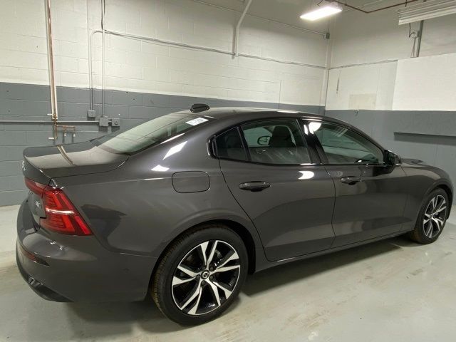 2024 Volvo S60 Plus Dark Theme