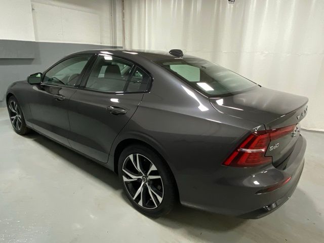 2024 Volvo S60 Plus Dark Theme