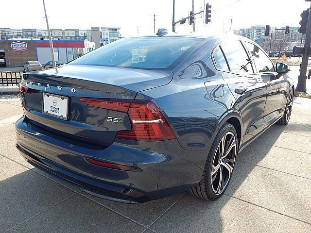 2024 Volvo S60 Plus Dark Theme