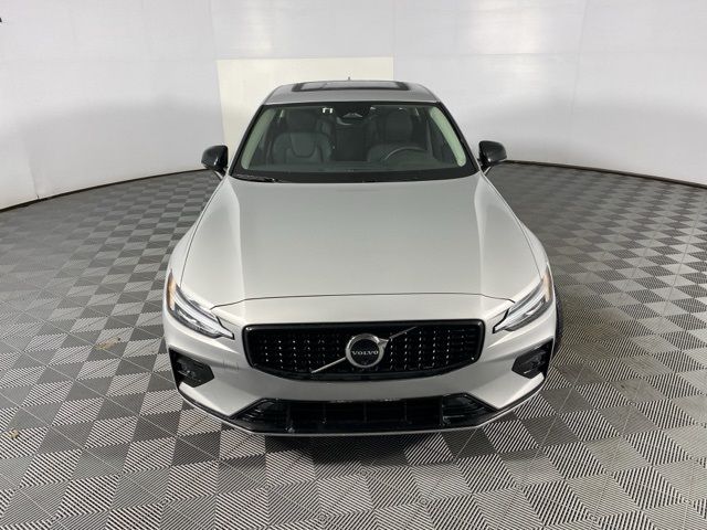 2024 Volvo S60 Plus Dark Theme