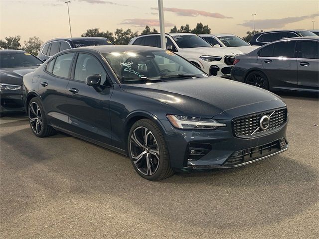 2024 Volvo S60 Plus Dark Theme