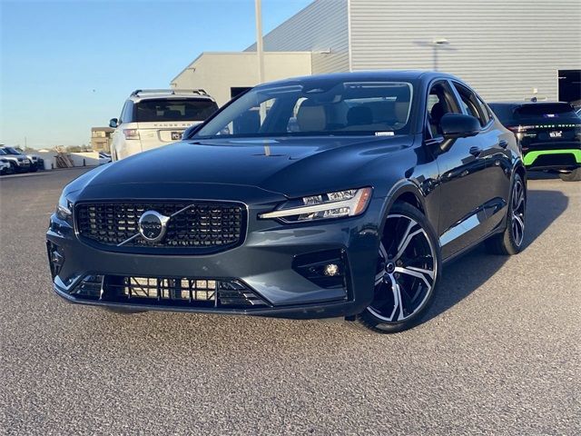 2024 Volvo S60 Plus Dark Theme