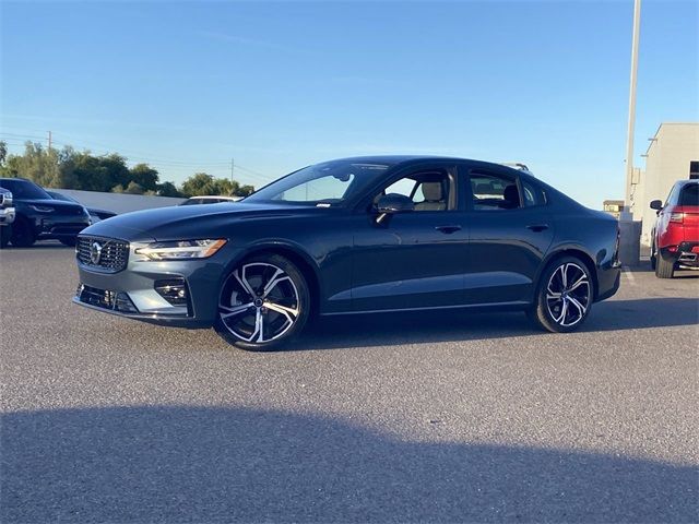 2024 Volvo S60 Plus Dark Theme