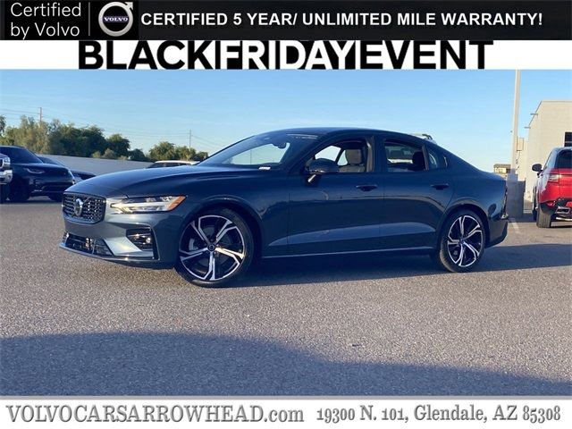 2024 Volvo S60 Plus Dark Theme