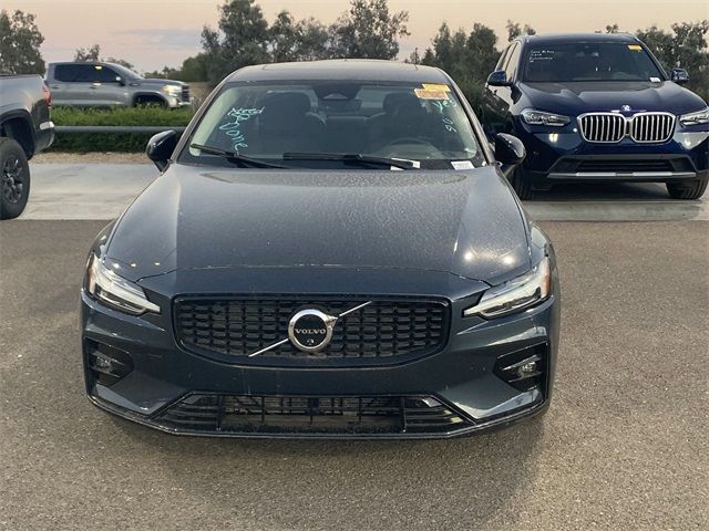 2024 Volvo S60 Plus Dark Theme