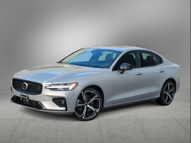 2024 Volvo S60 Plus Dark Theme