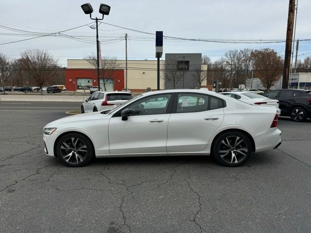 2024 Volvo S60 Plus Dark Theme