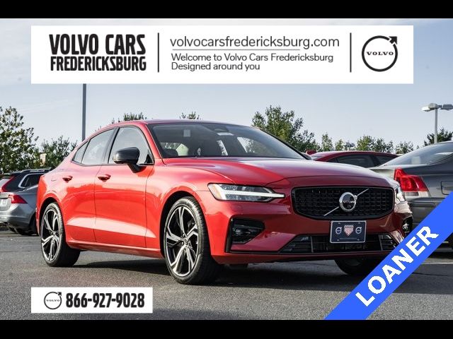 2024 Volvo S60 Plus Dark Theme