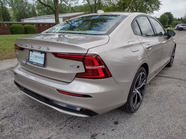 2024 Volvo S60 Plus Dark Theme