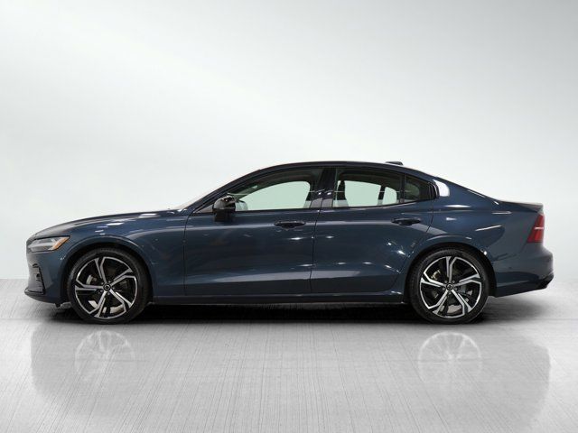 2024 Volvo S60 Plus Dark Theme