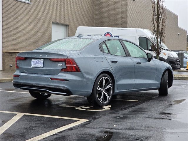 2024 Volvo S60 Plus Dark Theme