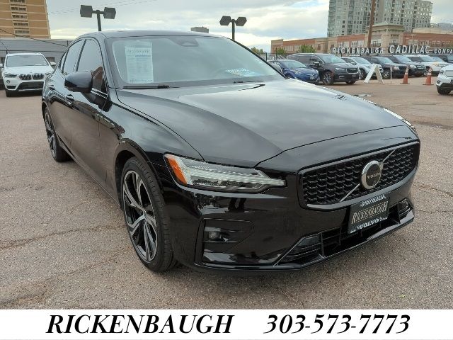 2024 Volvo S60 Plus Dark Theme