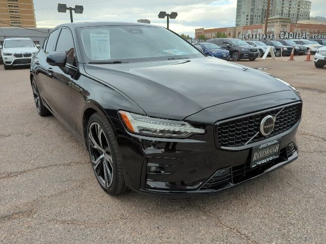 2024 Volvo S60 Plus Dark Theme