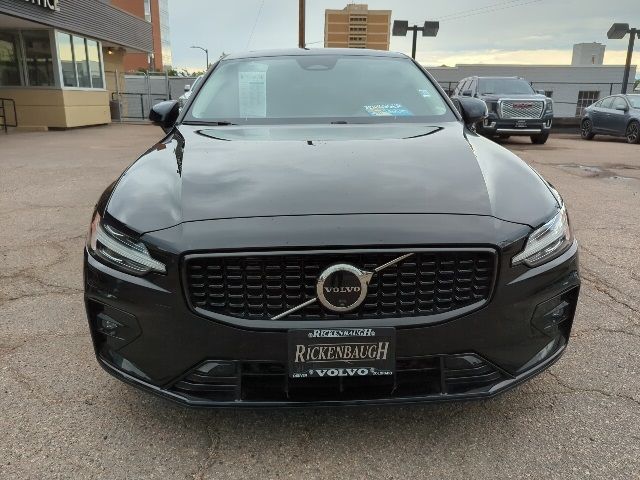 2024 Volvo S60 Plus Dark Theme