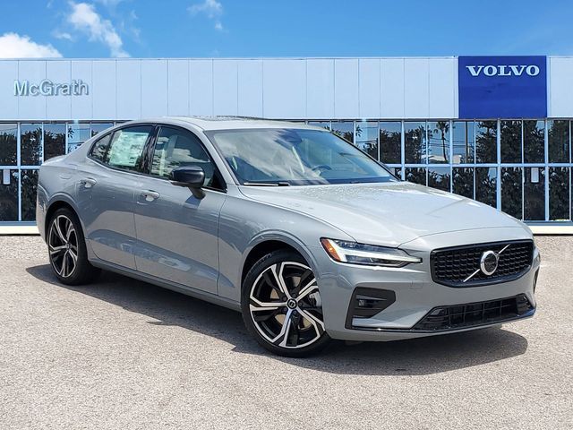 2024 Volvo S60 Plus Dark Theme