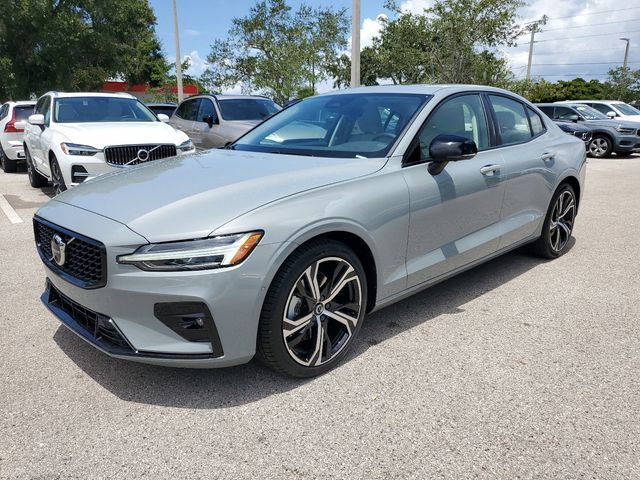 2024 Volvo S60 Plus Dark Theme