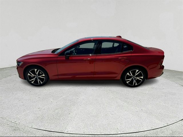 2024 Volvo S60 Plus Dark Theme