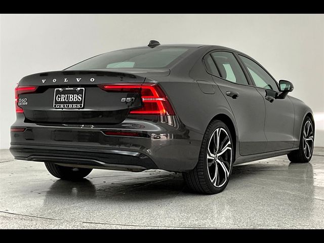 2024 Volvo S60 Plus Dark Theme