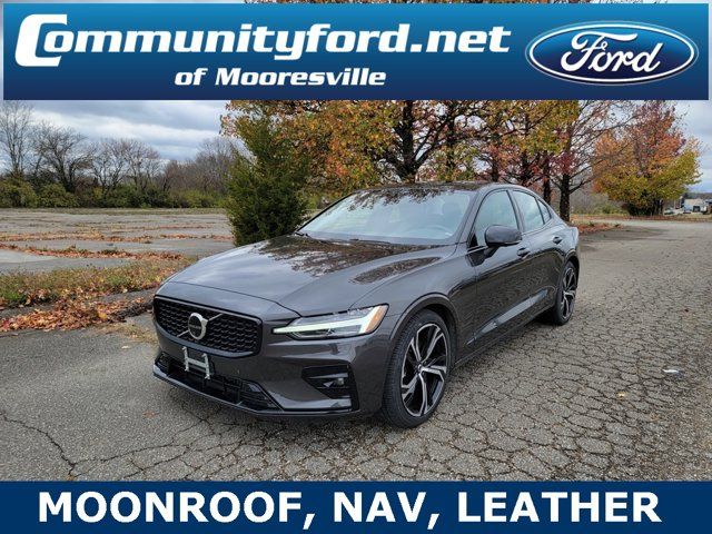 2024 Volvo S60 Plus Dark Theme