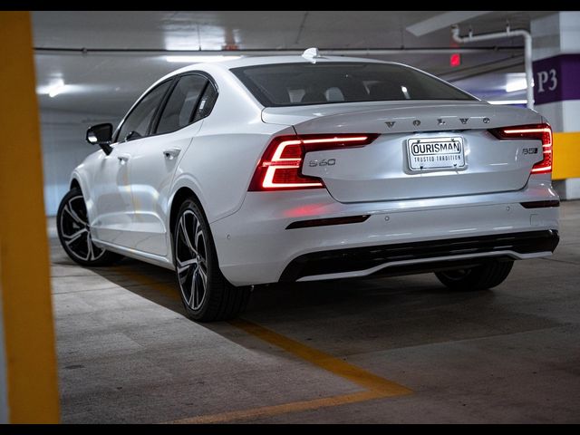 2024 Volvo S60 Plus Dark Theme