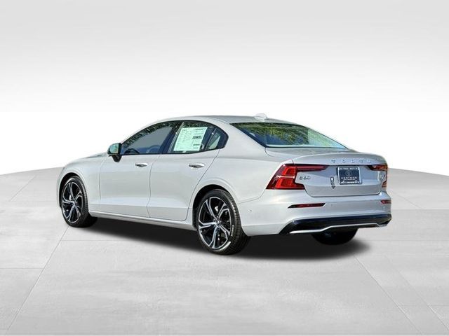 2024 Volvo S60 Plus Dark Theme