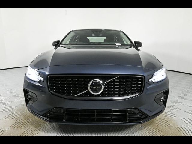 2024 Volvo S60 Plus Dark Theme