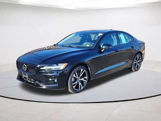 2024 Volvo S60 Plus Dark Theme