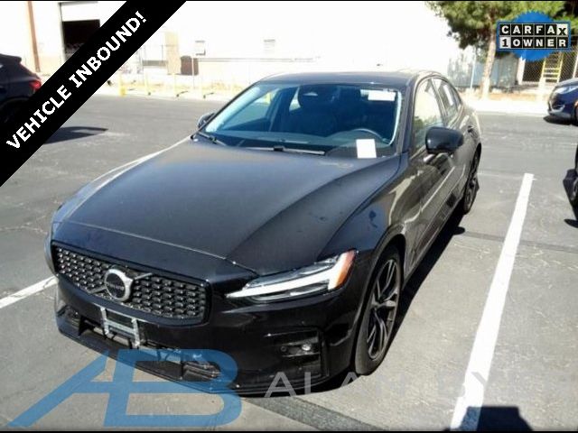 2024 Volvo S60 Plus Dark Theme