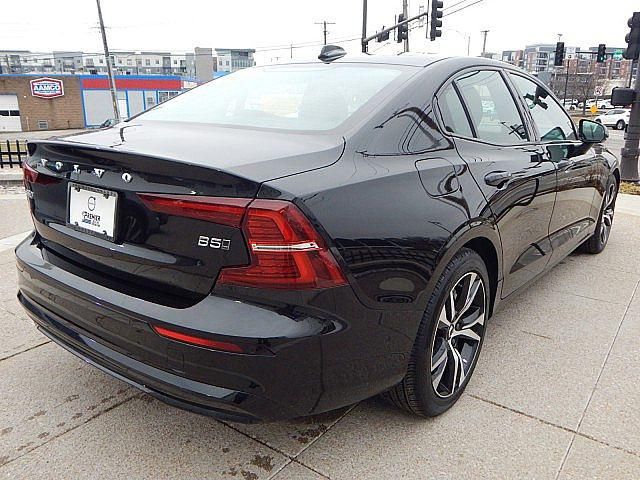 2024 Volvo S60 Plus Dark Theme